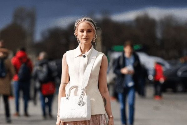 2021年7月15日五行穿衣指南-红迪亚