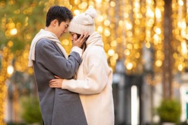 12月14日，拥抱情人节，温馨浪漫宣告爱意-红迪亚