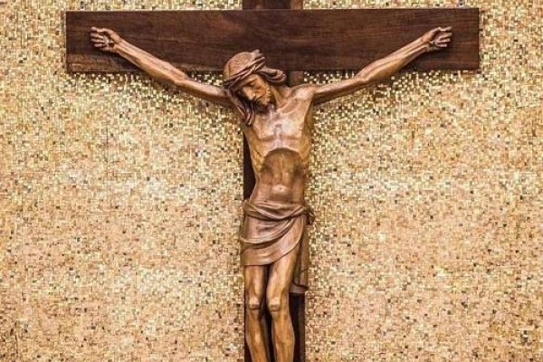 4月14日的意义，纪念耶稣受难与表白日的浪漫氛围-红迪亚