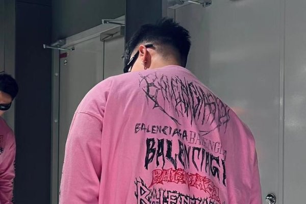 一举成名天下闻代表生肖鸡，或是牛与猪也可能是答案。-红迪亚