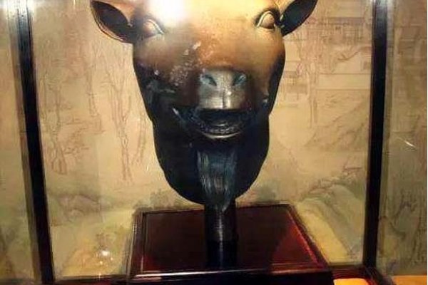 圆明园十二生肖铜像，八尊已归，四兽首仍下落不明-红迪亚