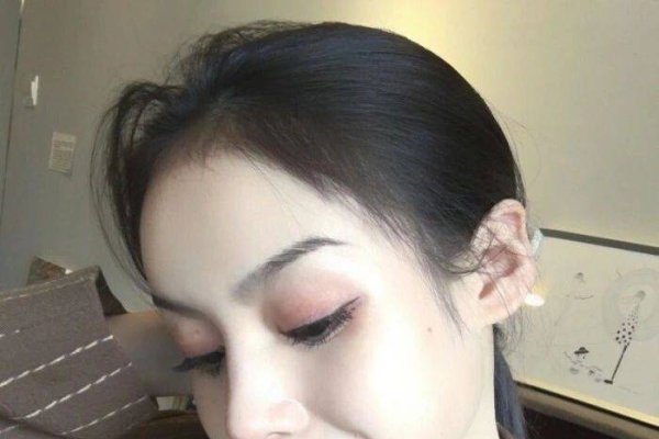 游戏个性女生网名，萌系甜心，符合你提供的内容要求，直接突出了女性玩家在游戏中的个性化取名的特点。-红迪亚