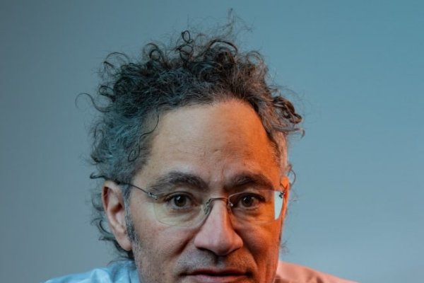 月12日历史人物及名人简介-红迪亚