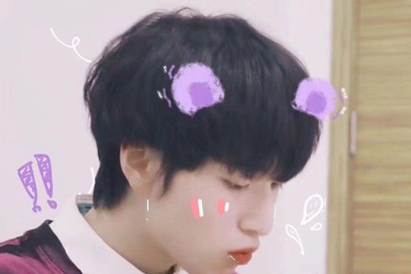 严浩翔应援色详解，珊瑚红的热情与粉丝的支持-红迪亚