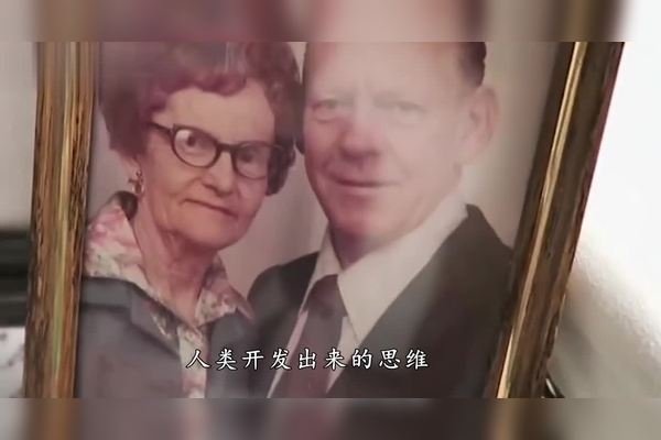 周公解梦原版,梦中之人梦见亲人去世,预示近期可能遭遇一些不如意的事情或面临困境。具体解析如下,,梦境揭示了家庭和亲情的象征意义,暗示着新生命的诞生、家庭的扩大以及对于家人的关注与关心。同时,也反映了对失去的恐惧以及对关系的转变或内心的警示。此外,还表达了对于即将到来的变化(如结婚生子等)的兴奋期待情绪。,综合以上分析,此梦可能是关于亲人离世所带来的哀伤和对未来的期许。但需要注意的是,这仅仅是一种解读方式,具体的含义还需结合个人实际情况进行判断和理解。-红迪亚