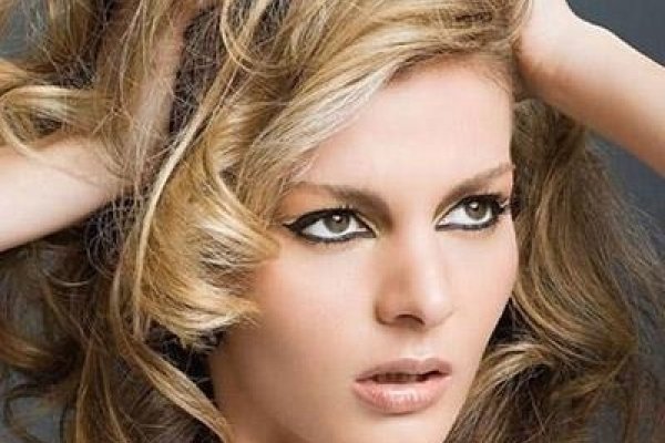 中年女人梦见长白头发解析-红迪亚